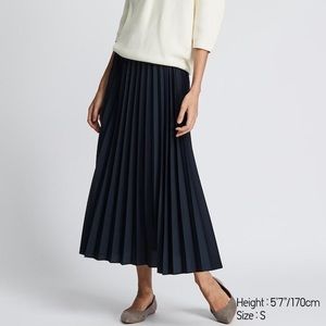 Uniqlo pleated skirt